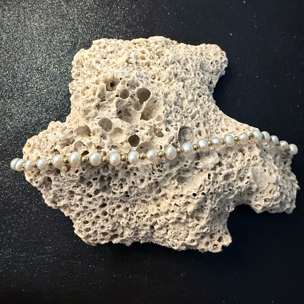 14k gold and pearl bracelet for a young lady or a woman with a small wrist.